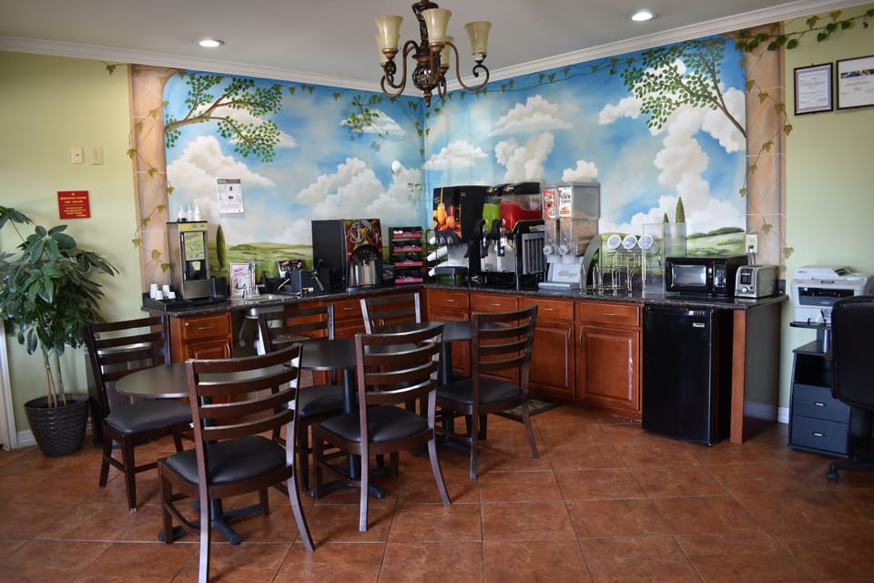 Free daily continental breakfast