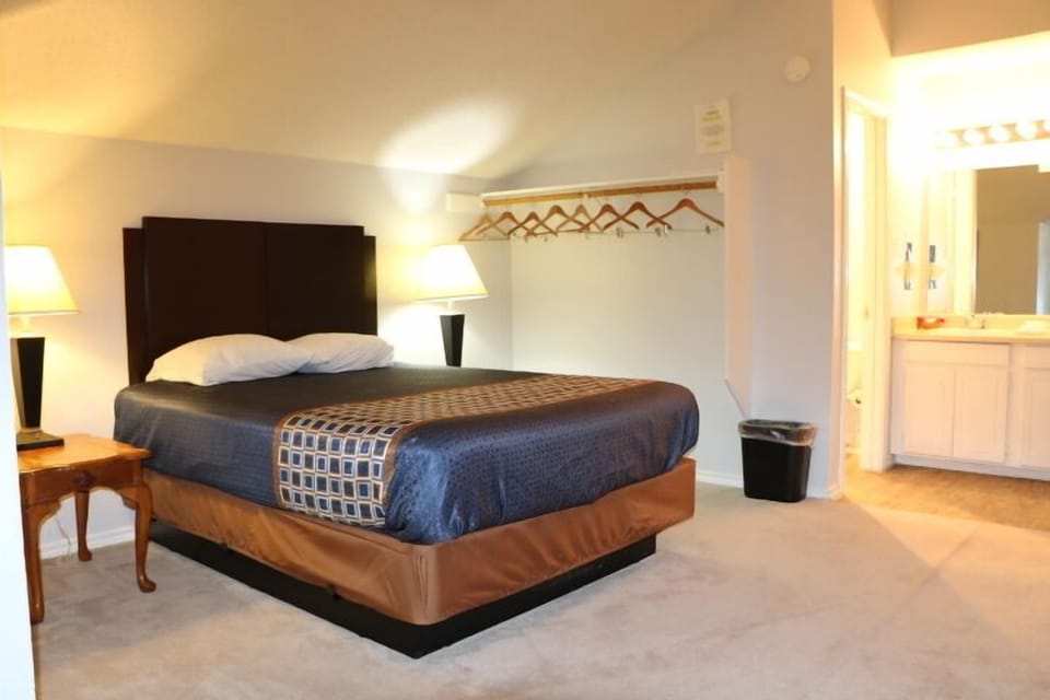 Family Suite, 2 Bedrooms, Kitchen Upstairs Only (Room number 119) | WiFi (free), bed sheets