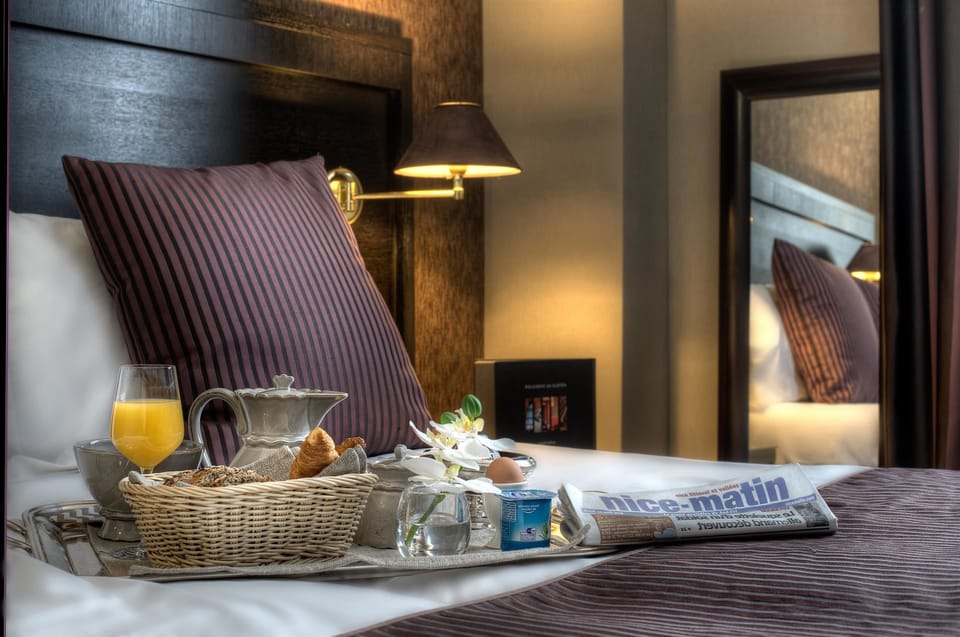 Comfort Room, 1 Double Bed, Non Smoking | Premium bedding, pillowtop beds, free minibar, in-room safe