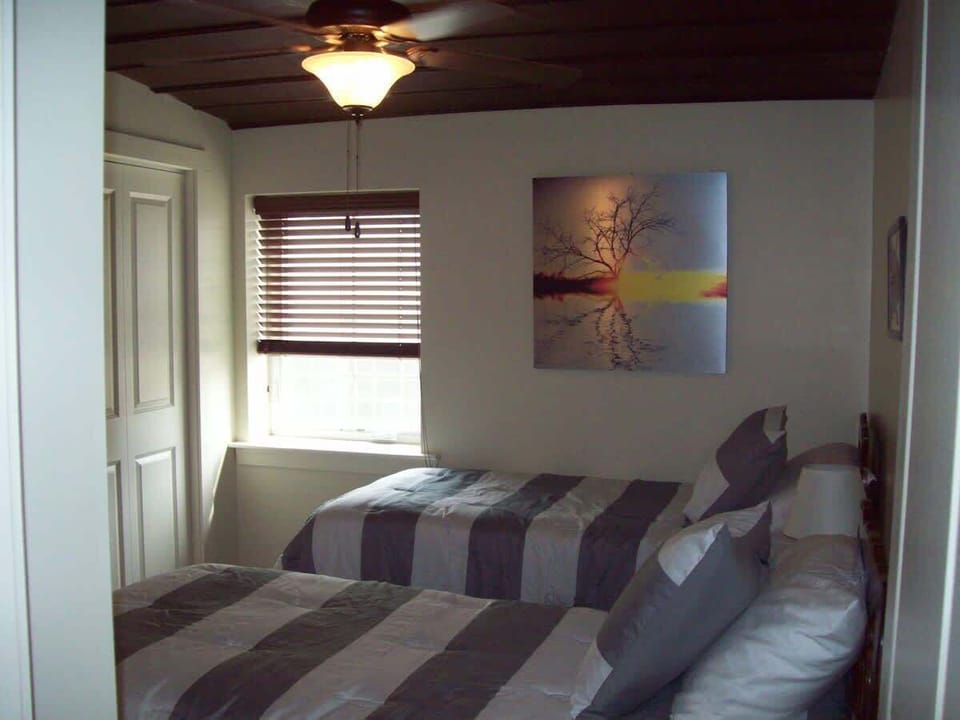          Bedroom w/ Two Single Beds