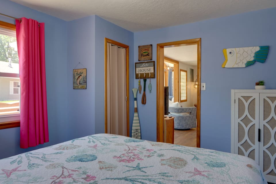 Lakefront Missouri Vacation Rental w/ Dock & Slip! Cottage in Lake of the Ozarks