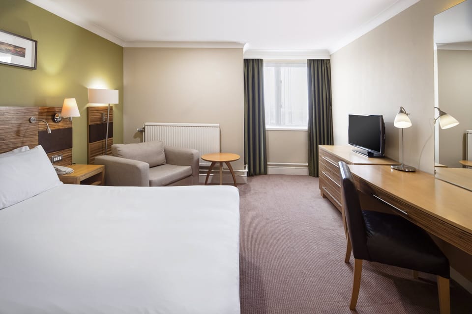 Standard Room, 1 Queen Bed with Sofa bed | Egyptian cotton sheets, premium bedding, minibar, in-room safe