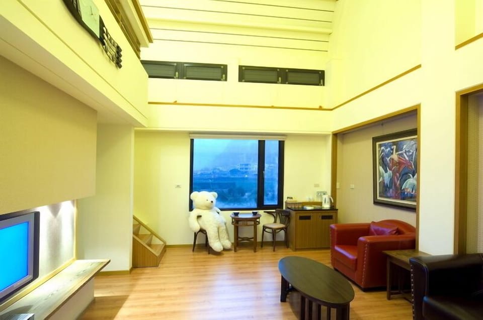 Family Room | Living area | Flat-screen TV