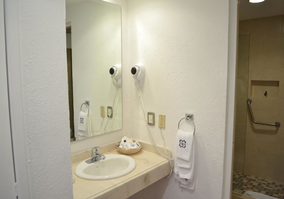 Shower, free toiletries, hair dryer, towels