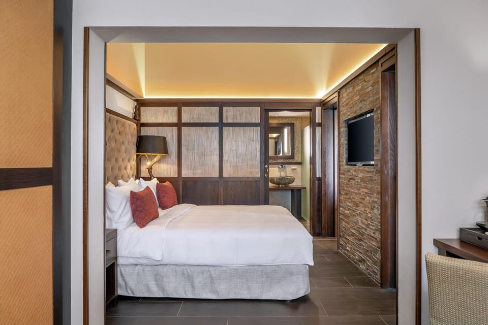 Suite (African) | Hypo-allergenic bedding, in-room safe, desk, blackout drapes