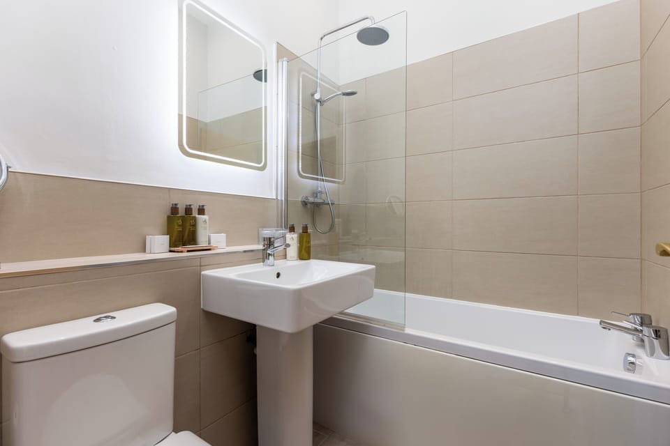 Rainfall showerhead, free toiletries, hair dryer, slippers