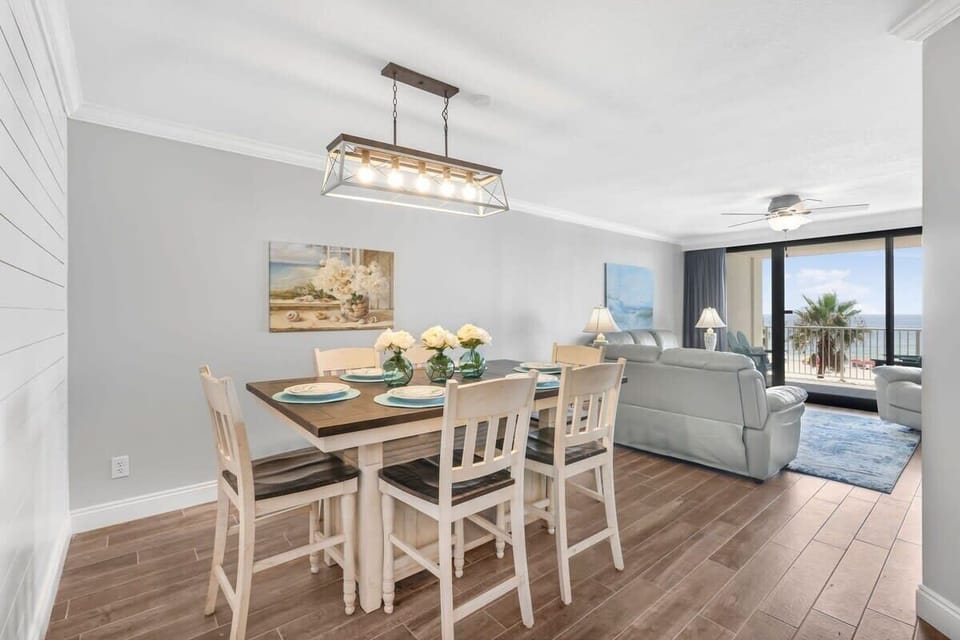 Dining table seats 6