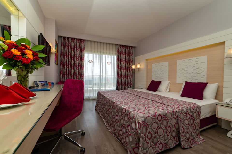 Premium bedding, free minibar, in-room safe, desk