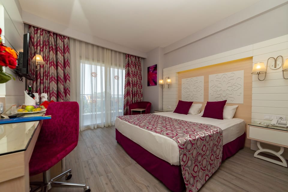 Premium bedding, free minibar, in-room safe, desk