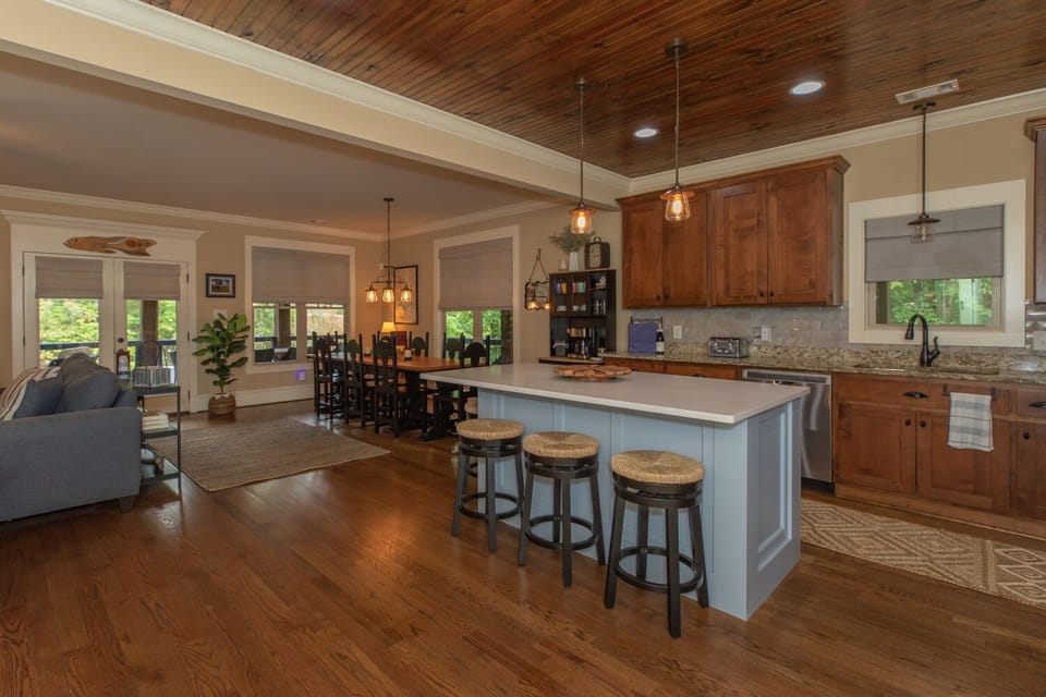  Never miss out on the fun with our 4-top kitchen island perfectly located in view of the top deck. 
