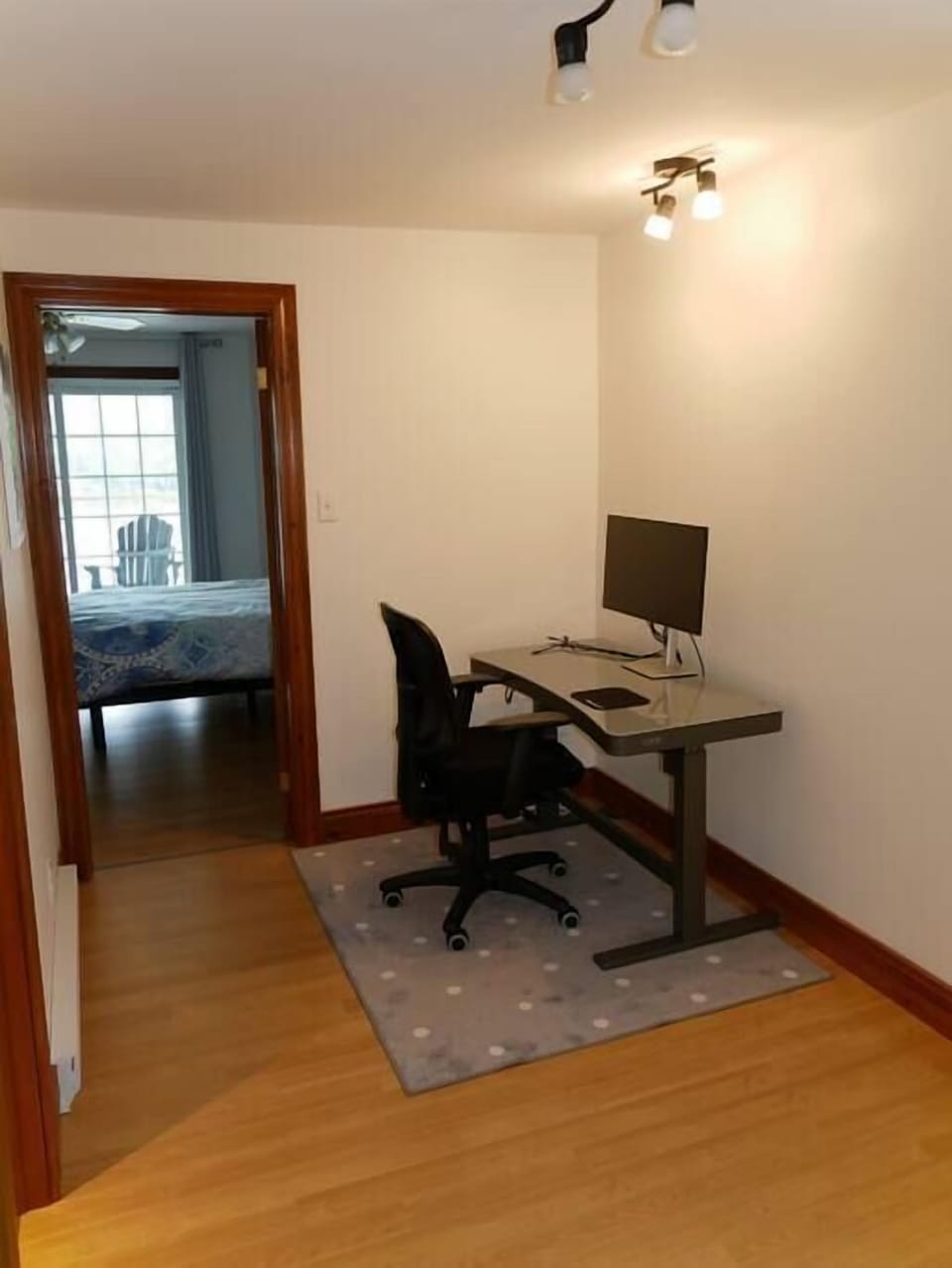 Sit-stand desk with ergonomic chair and screen