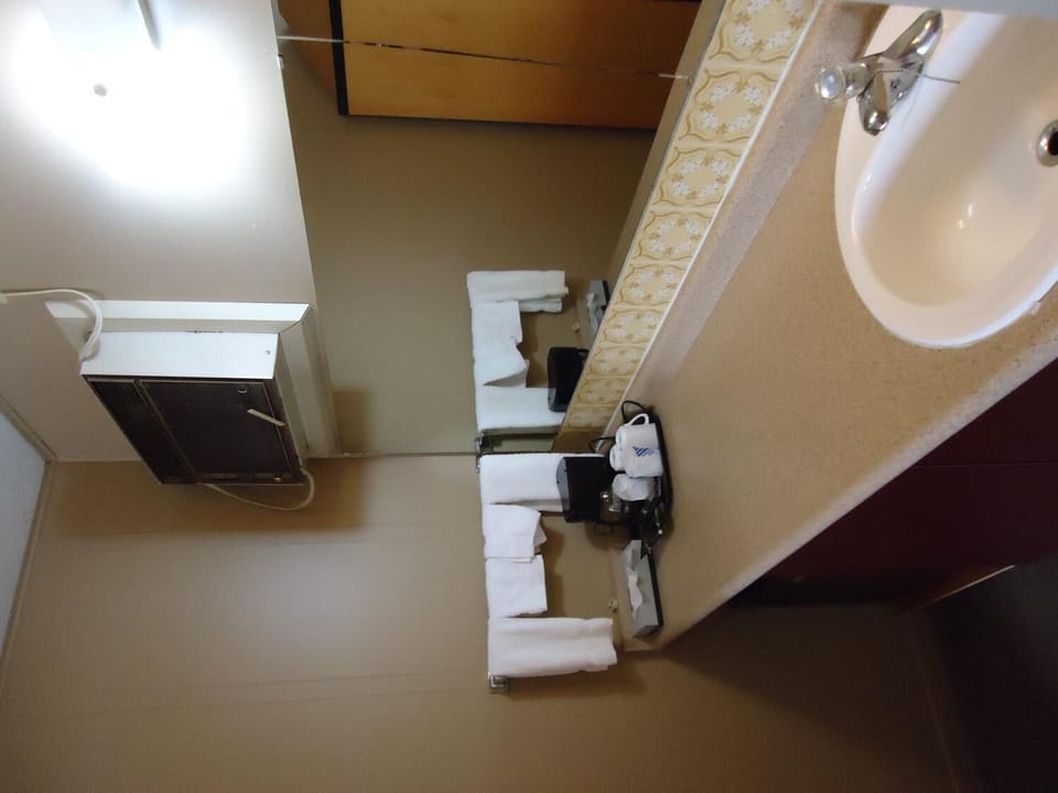 Desk, WiFi (free)
