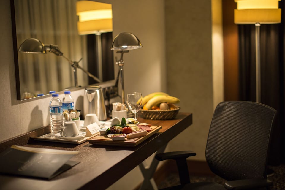 Deluxe Twin Room | In-room dining