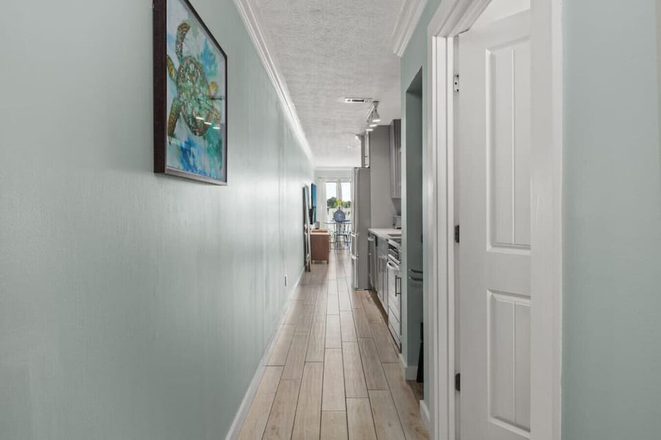 Coastal Condo Entry: Your Gateway to Lakeside Elegance!
