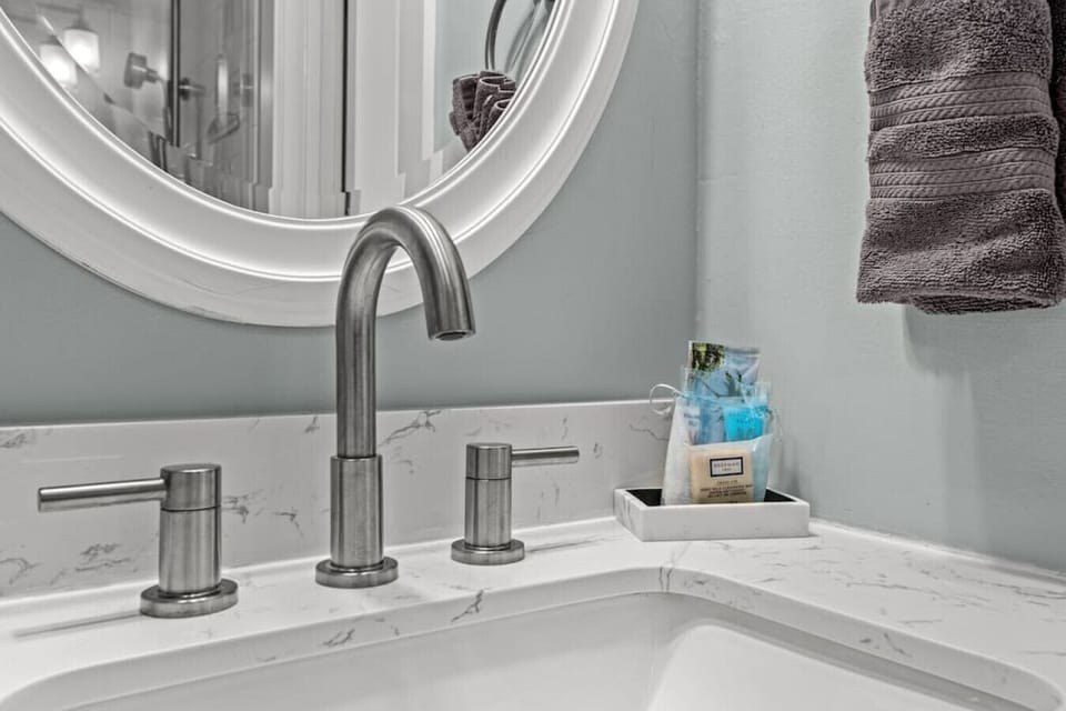 Downstairs Bath: A Blend of Luxury & Refined Finishes! ✨