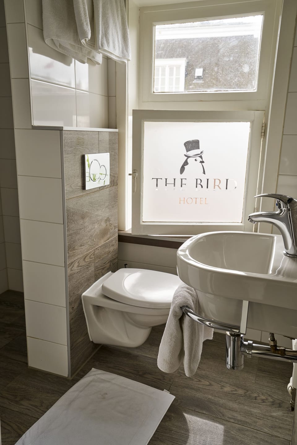 Comfort Triple Room, 3 Twin Beds | Bathroom | Combined shower/tub, free toiletries, hair dryer, towels