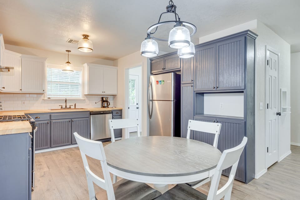 Dining Area & Kitchen | Coffee Pot | Toaster Oven