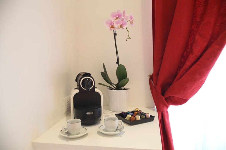 Deluxe Double Room, Ensuite | 1 bedroom, in-room safe, desk, soundproofing