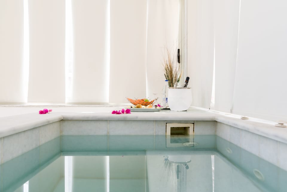 Room, Jetted Tub (Maisonette) | Premium bedding, minibar, in-room safe, desk