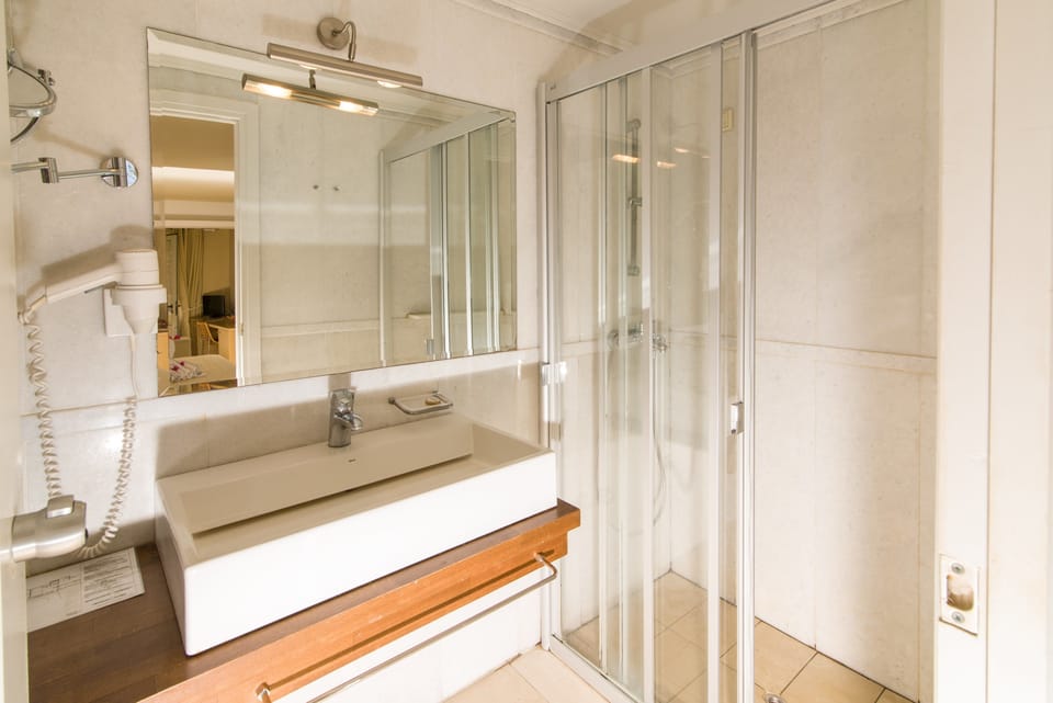 Free toiletries, hair dryer, bathrobes, towels