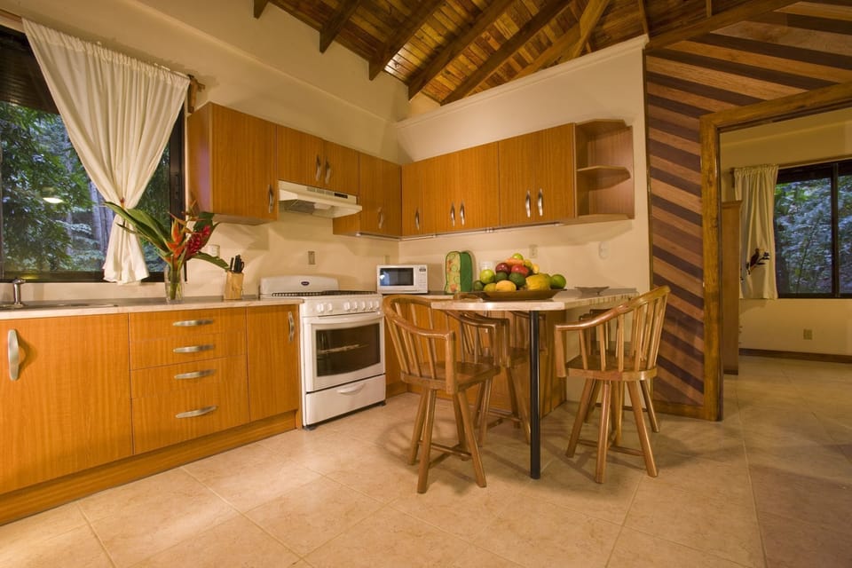 El Bejuco | Private kitchen | Coffee/tea maker, full-size fridge, microwave, cookware/dishes/utensils