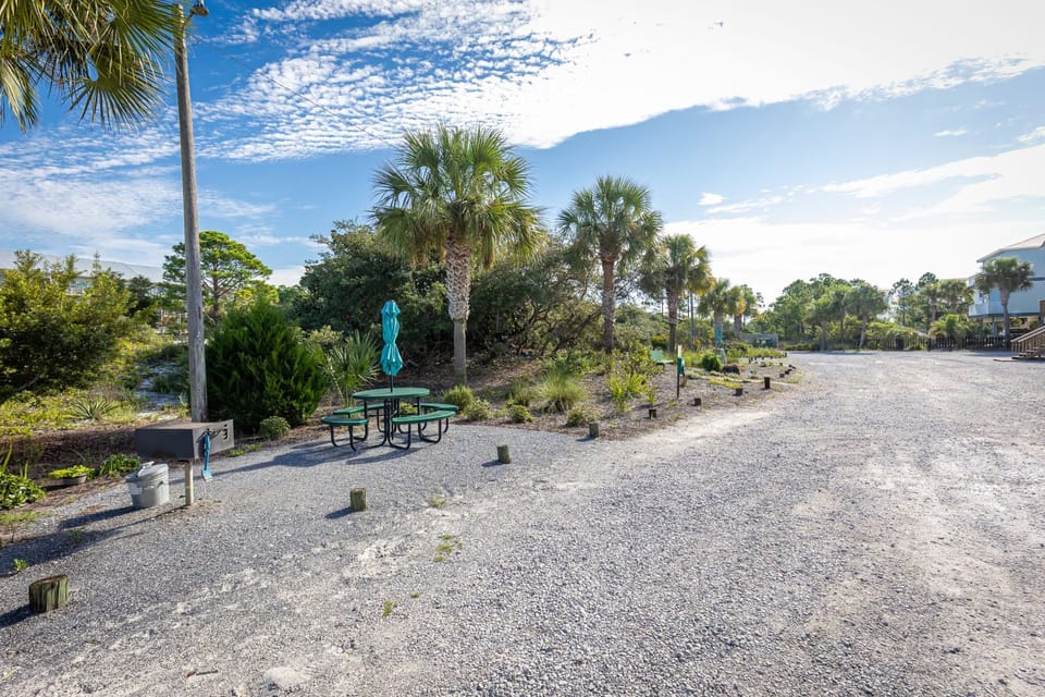 The build has a community charcoal grill and picnic area you can utilize!