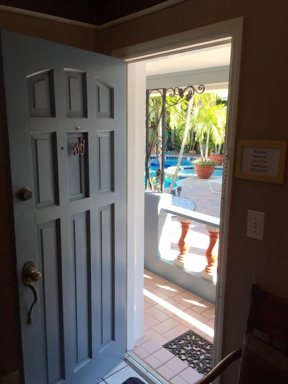 Deluxe Room, 1 King Bed (Room 101) | Living area | Flat-screen TV, DVD player, pay movies