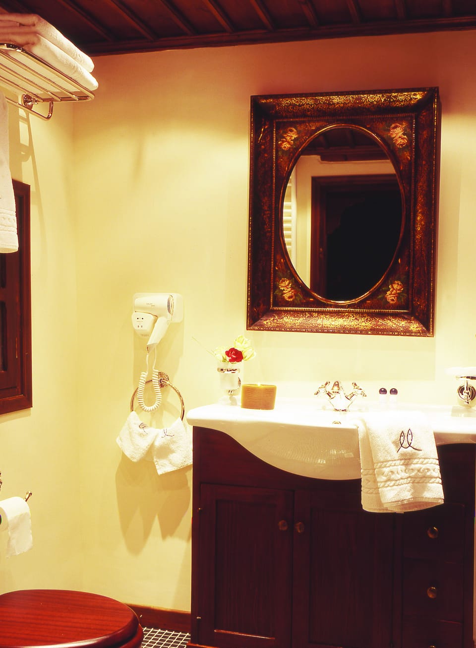 Shower, rainfall showerhead, free toiletries, hair dryer