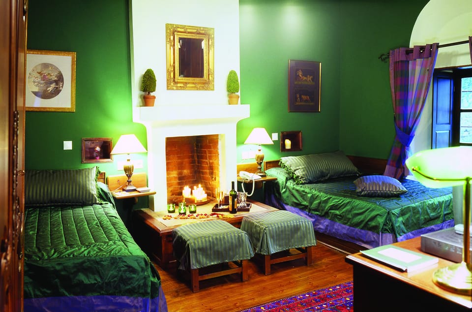 Deluxe Triple Room | Minibar, desk, blackout drapes, soundproofing
