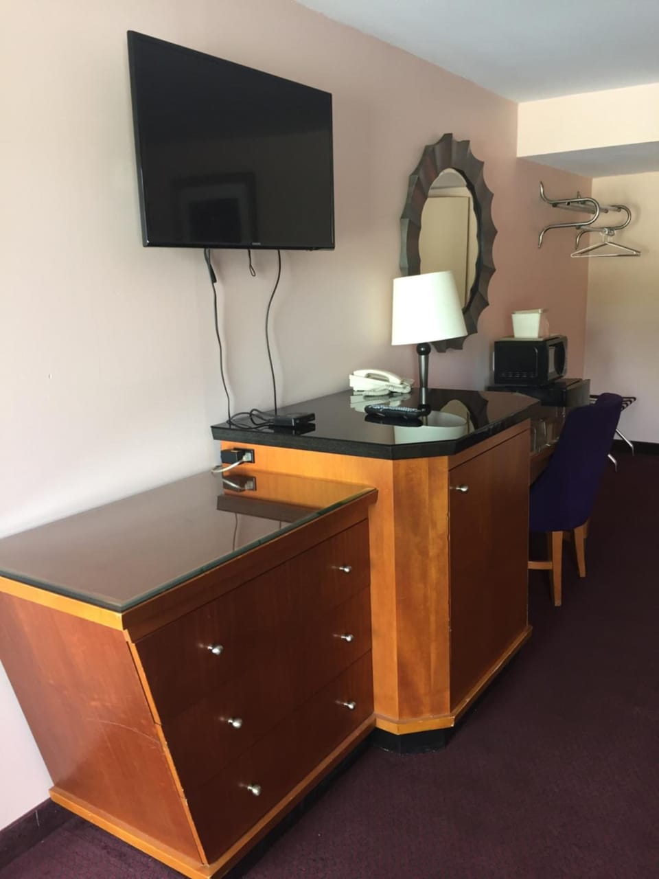 Desk, WiFi (free)