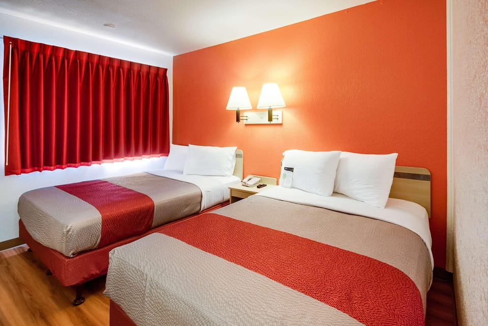 WiFi (free), bed sheets