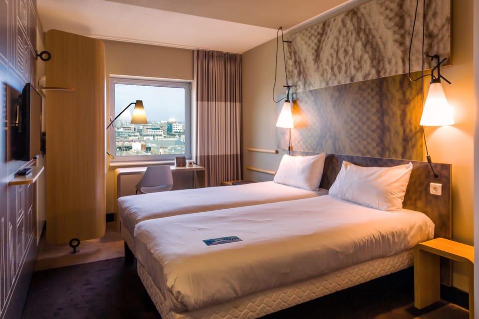 Twin Room, 2 Twin Beds | In-room safe, desk, soundproofing, iron/ironing board