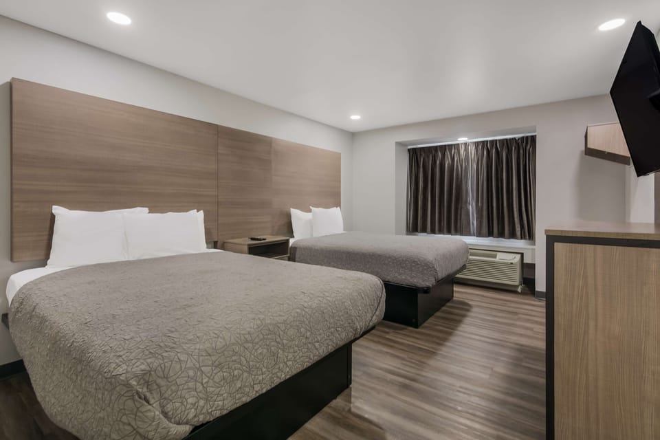 Iron/ironing board, rollaway beds (surcharge), WiFi (free), alarm clocks