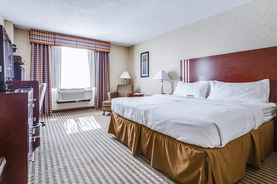 Desk, iron/ironing board, WiFi (free), bed sheets