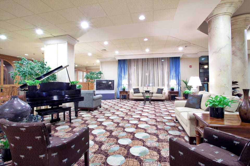Lobby lounge