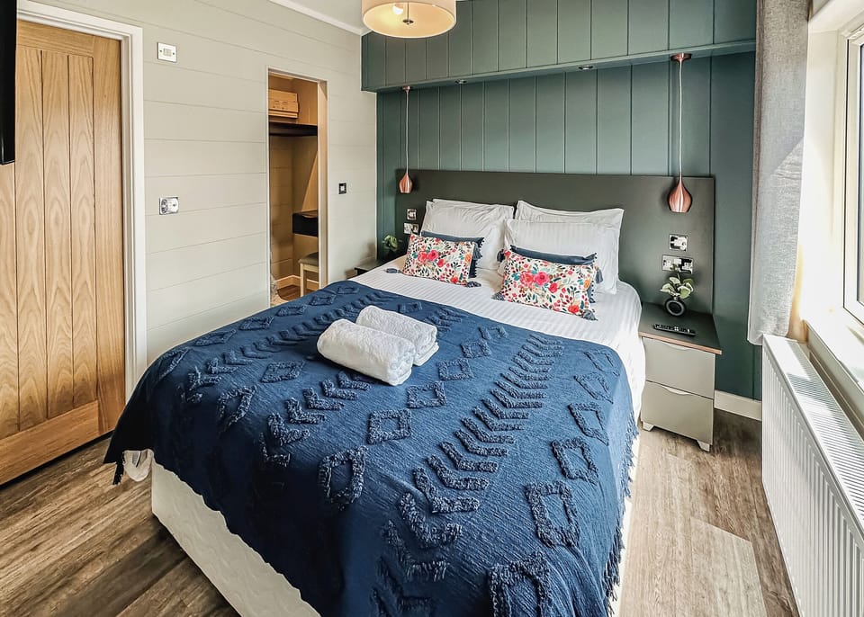Bedroom, Bed, House