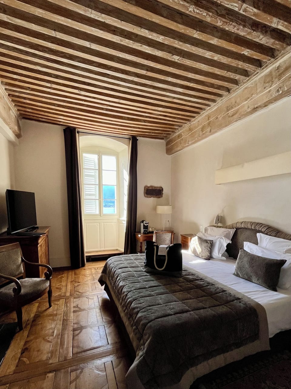 Standard Double or Twin Room, Lake View | Premium bedding, minibar, in-room safe, individually decorated