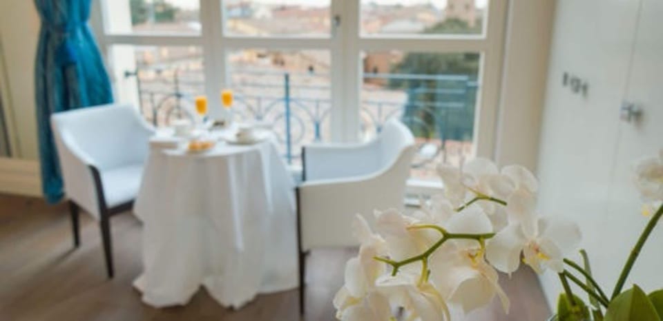 Panoramic Room | Room service - dining