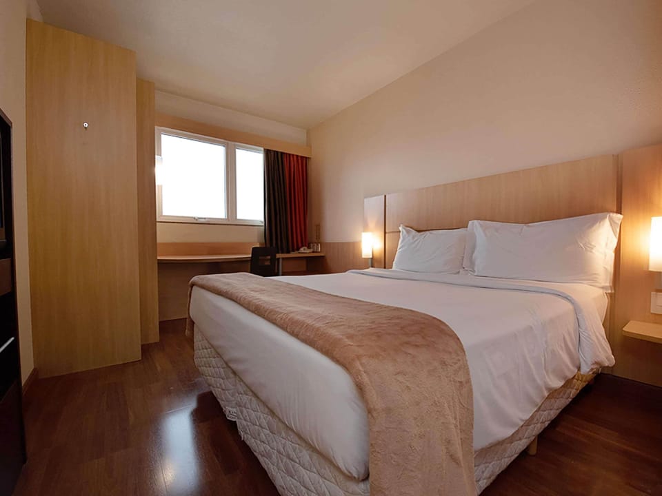 Standard Twin Room, 2 Twin Beds | Minibar, desk, soundproofing, free WiFi