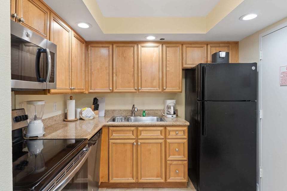 Full Kitchen - 2 BROF