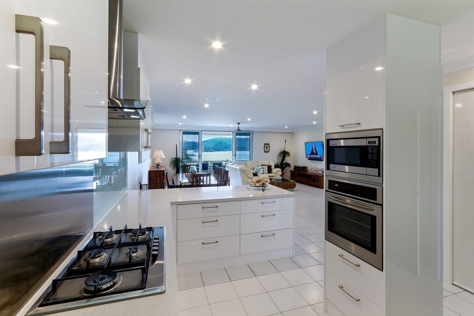 Apartment, 3 Bedrooms, Beachside (Poinciana 212) | Private kitchen | Fridge, microwave, oven, stovetop