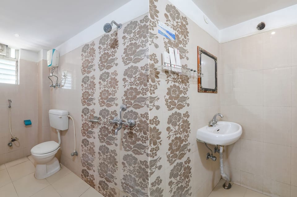Shower, rainfall showerhead, free toiletries, towels