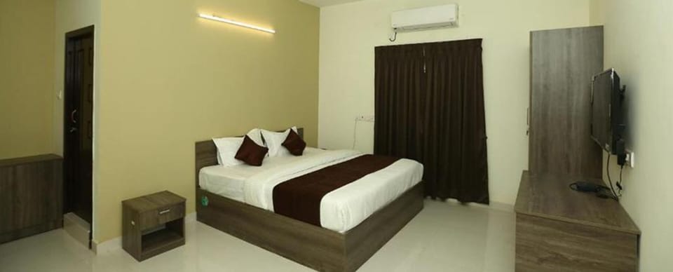Egyptian cotton sheets, premium bedding, in-room safe, free WiFi