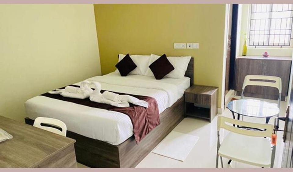 Egyptian cotton sheets, premium bedding, in-room safe, free WiFi