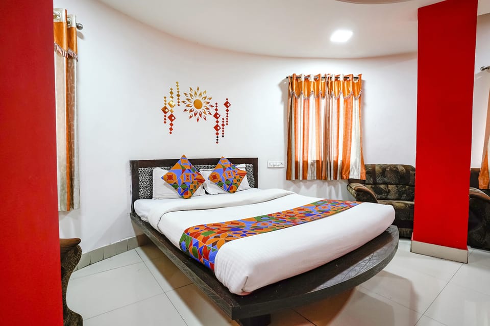 Family Room | Egyptian cotton sheets, premium bedding, in-room safe, desk