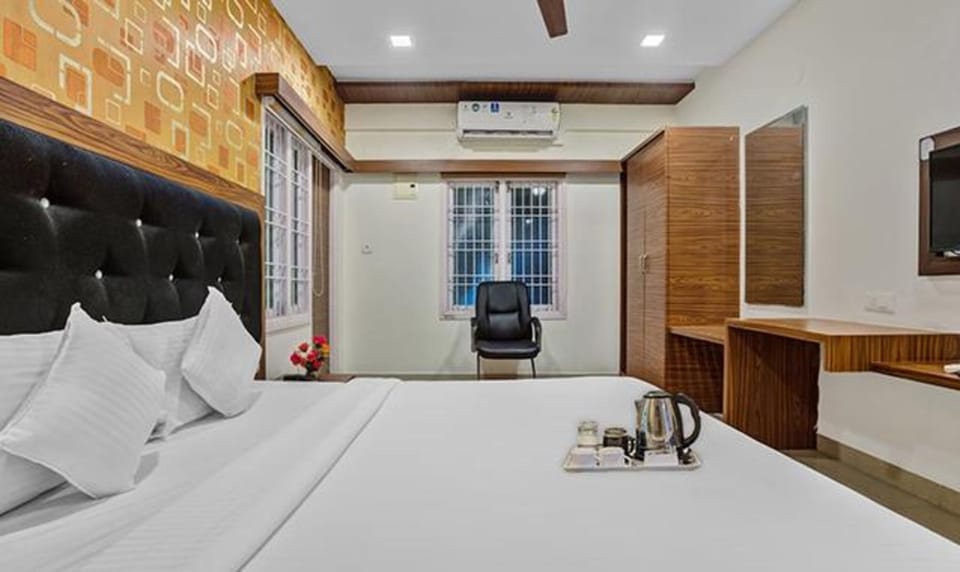 Egyptian cotton sheets, premium bedding, in-room safe, free WiFi