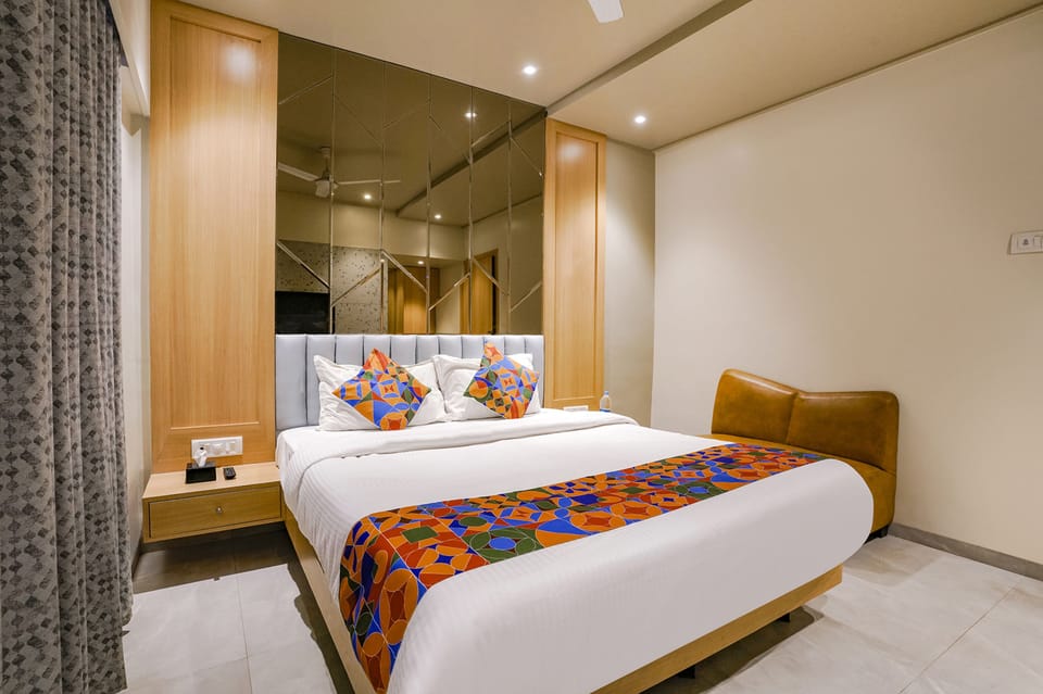 Egyptian cotton sheets, premium bedding, in-room safe, free WiFi