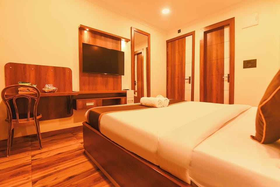 Deluxe Room | Egyptian cotton sheets, premium bedding, in-room safe, soundproofing