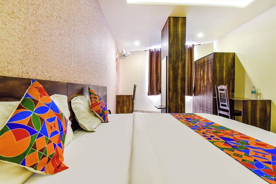 Egyptian cotton sheets, premium bedding, in-room safe, free WiFi