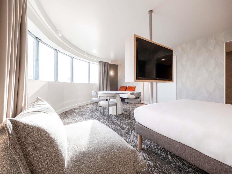 Studio (2 people) | Minibar, in-room safe, individually decorated, individually furnished